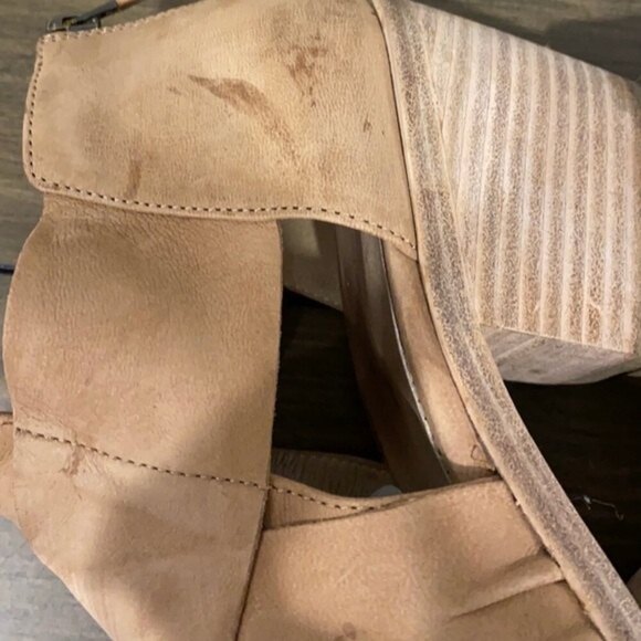 Eileen Fisher Walt cross bootie in wheat nubuck. - Picture 10 of 12